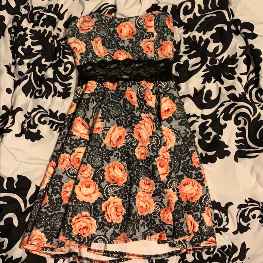 Rose lace strapless dress